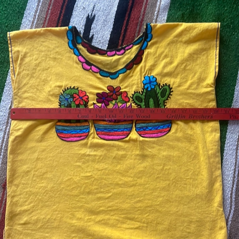 Mexican Embroidered blouse - Picture 4 of 8